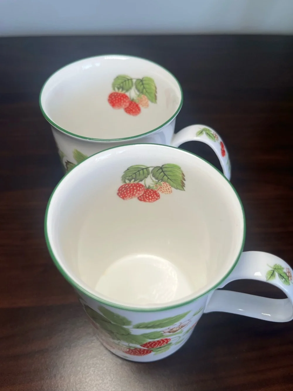 2 'Strawberry Fruit Garden' 1990 mugs. Roy Kirkham fine bone china. - Picture 5 of 13
